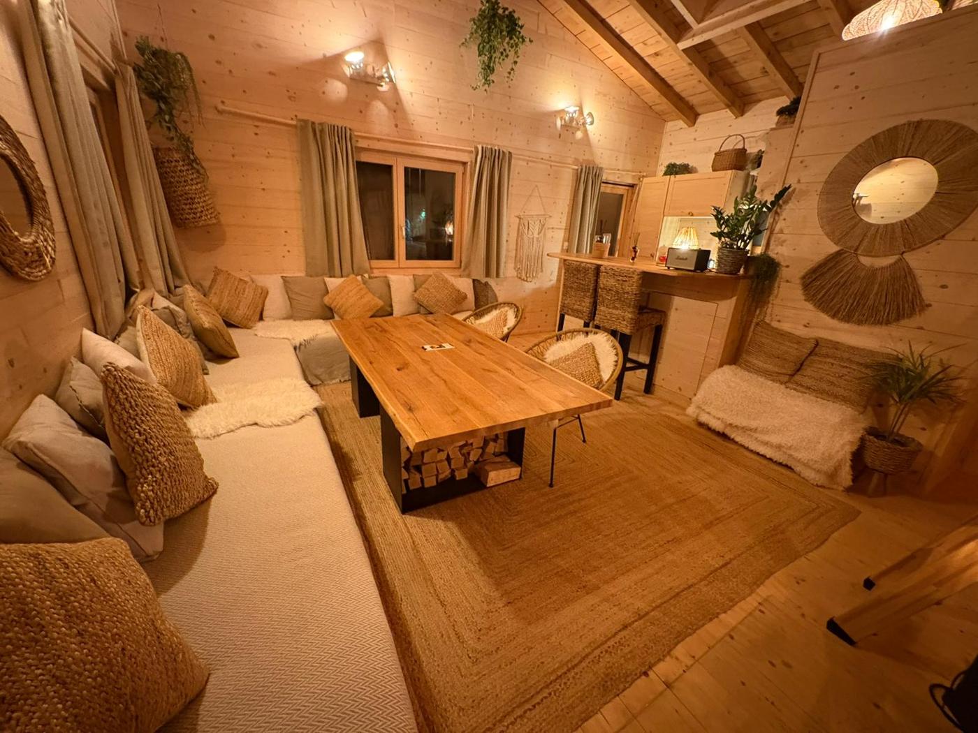Chalet en location de vacances, salon cosy entretenu